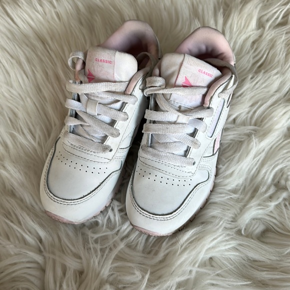 Girls Reebok Classic Runners - 11 - Picture 2 of 5